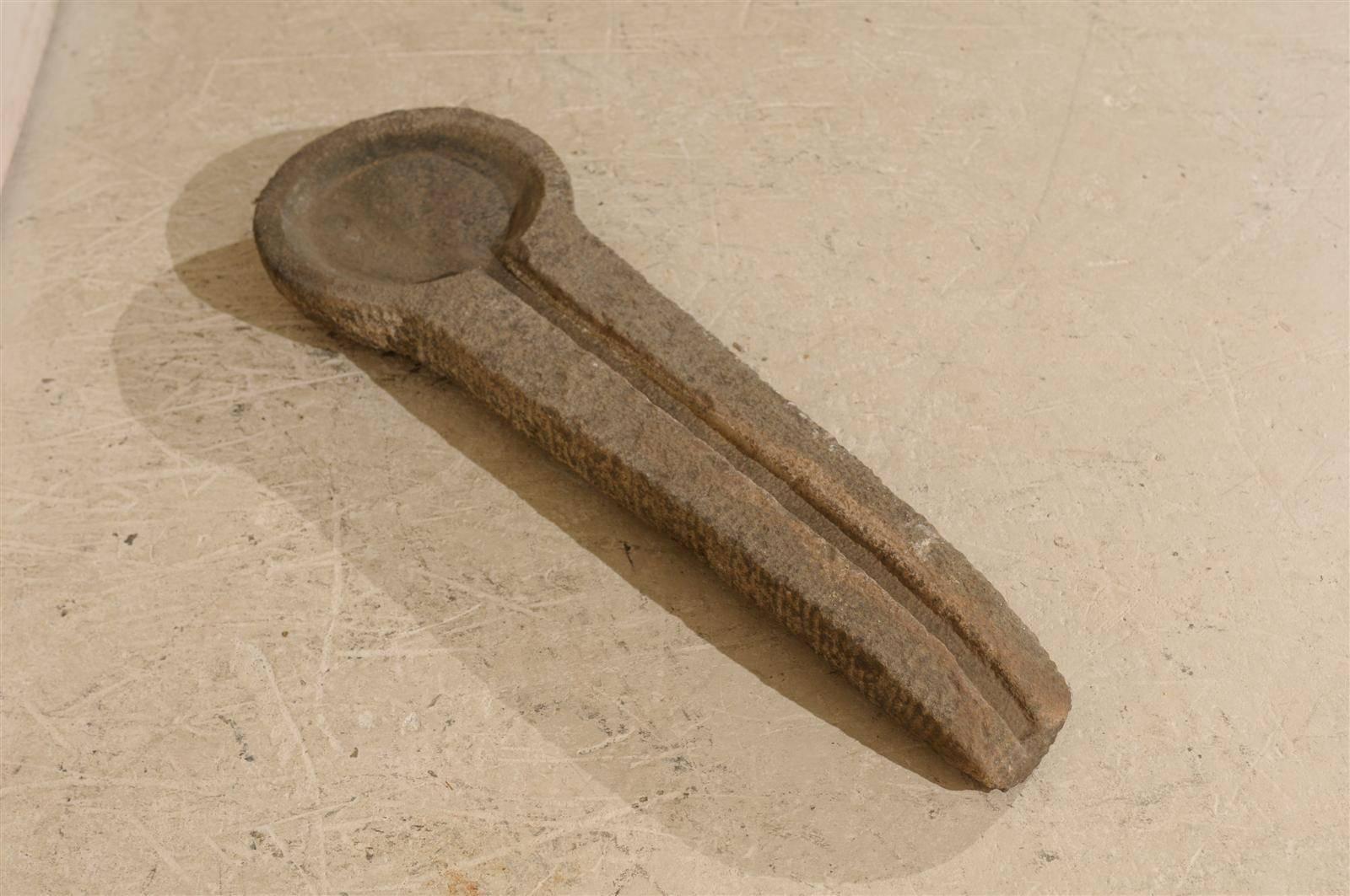 Elemento de fuente de jardín de granito tallado a mano del siglo XIX Tallado en venta