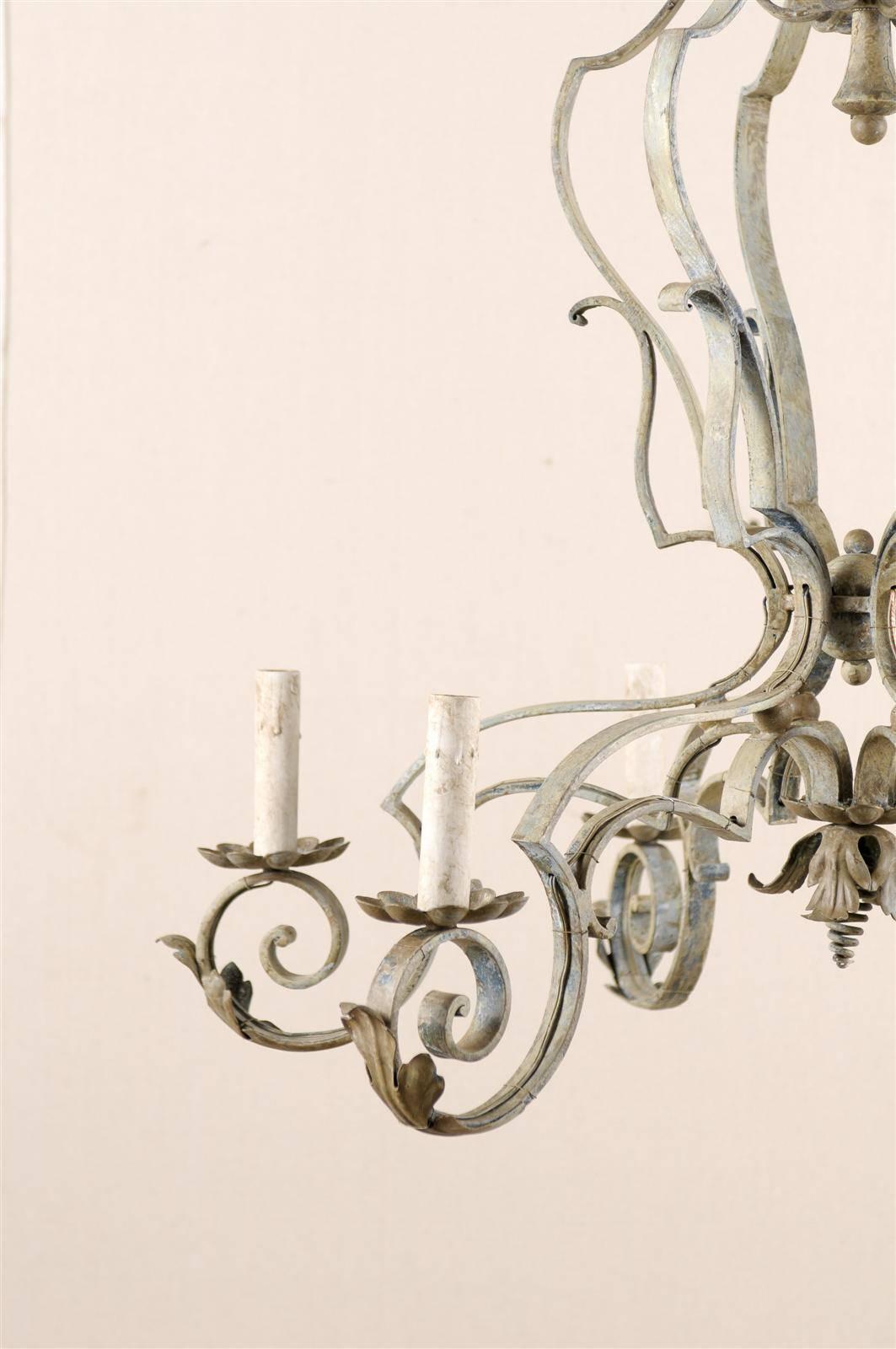 Bemalter Sechs-Licht-Kronleuchter, französisch, Mitte des 20. Jahrhunderts (Französisch) im Angebot
