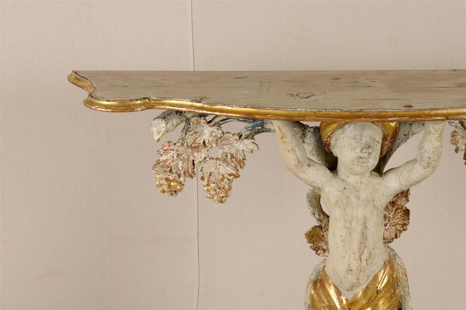 Eine exquisite italienische Putto-Konsole aus dem 18. Jahrhundert mit vergoldetem Holz und Weinreben-Motiv (Vergoldet)