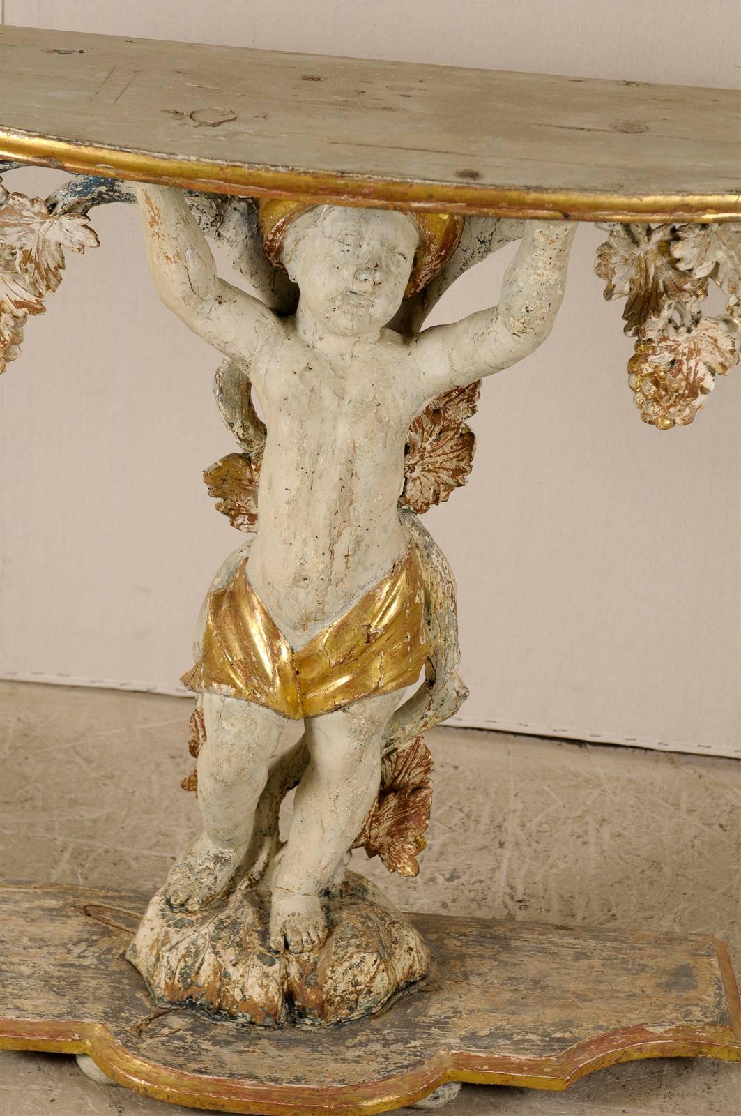 Eine exquisite italienische Putto-Konsole aus dem 18. Jahrhundert mit vergoldetem Holz und Weinreben-Motiv (18. Jahrhundert und früher)