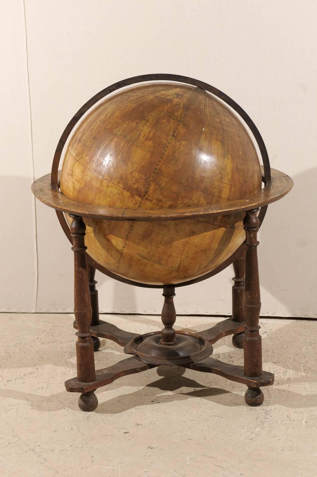 Globe terrestre italien de grande taille, recouvert de velum et très abîmé, sur un stand en Wood, 19e C.  en vente 3