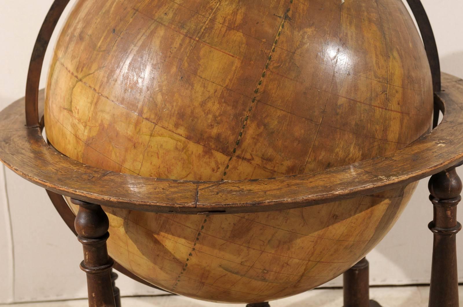XIXe siècle Globe terrestre italien de grande taille, recouvert de velum et très abîmé, sur un stand en Wood, 19e C.  en vente