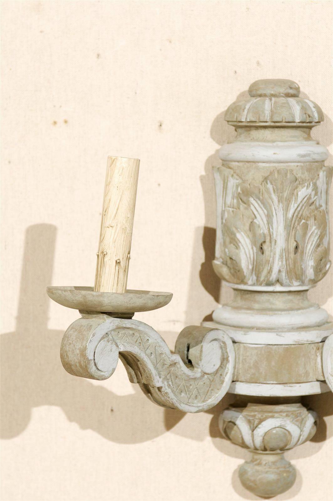 Pair of French Carved and Two-Toned Painted Wood Sconces with Acanthus Leafs 1