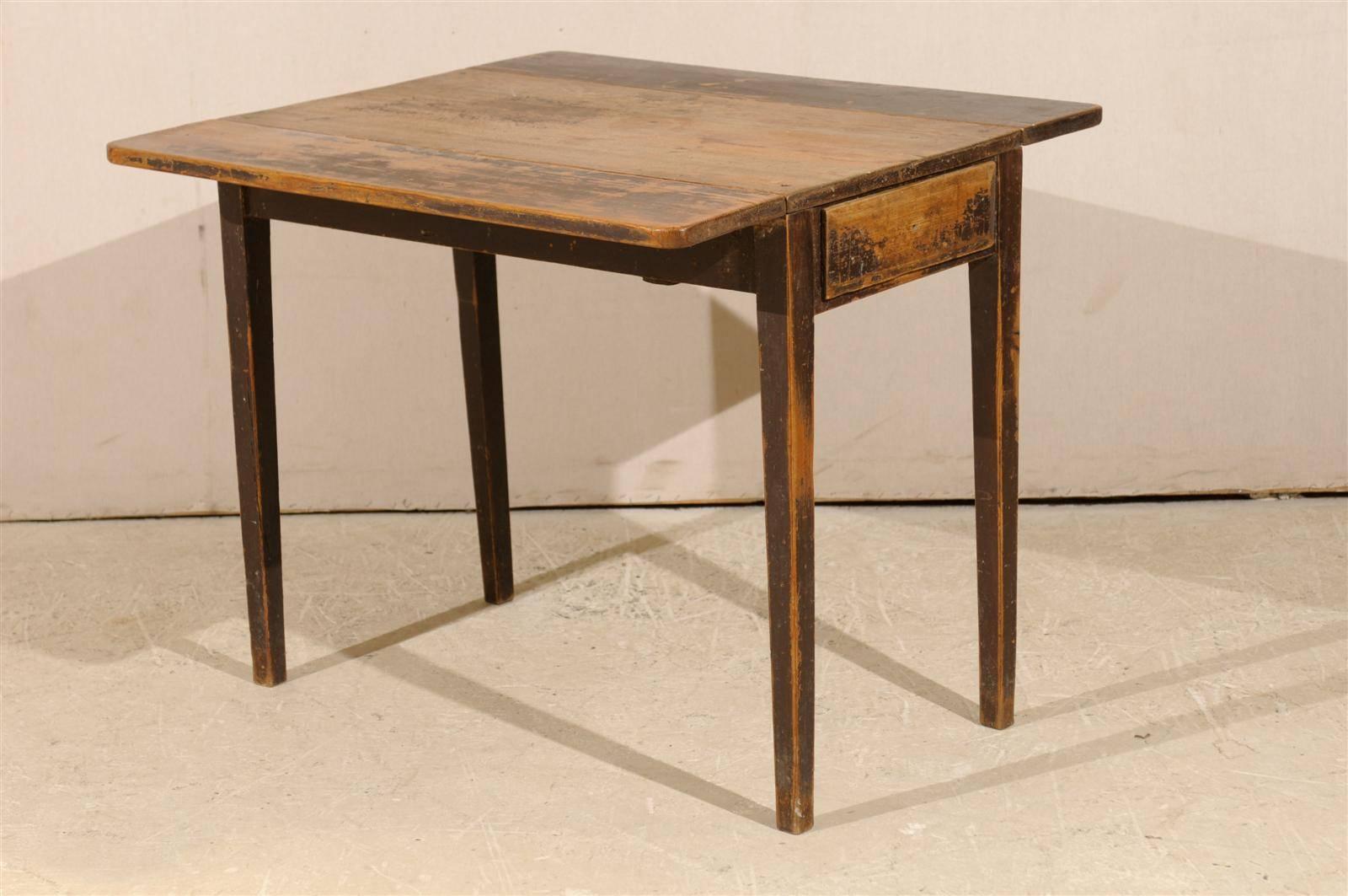 Swedish Drop-Leaf Table with Single Drawer and Tapered Legs, 19th Century In Good Condition In Atlanta, GA