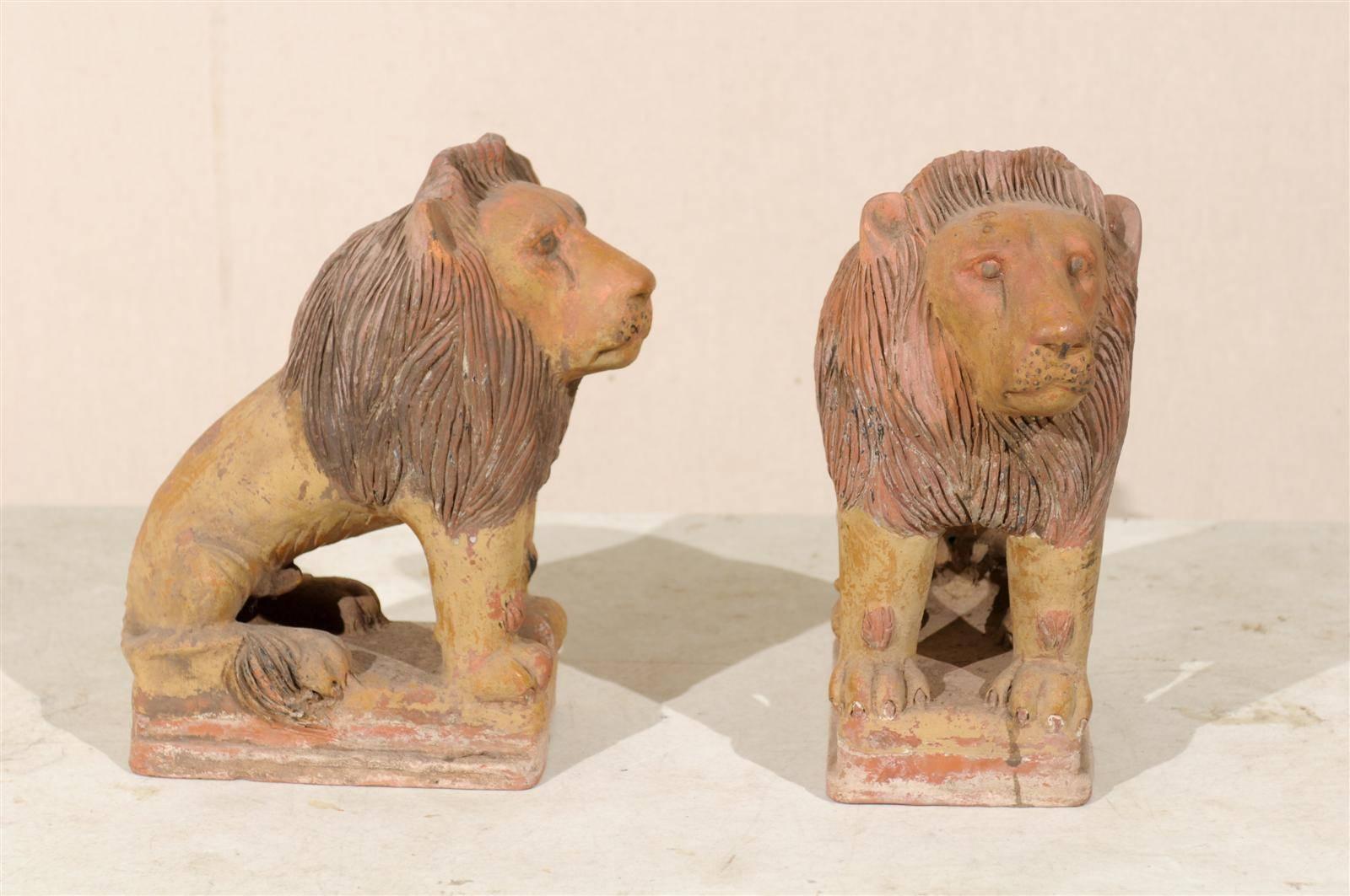 Pareja de leones de terracota British Colonial en Bueno estado para la venta en Atlanta, GA