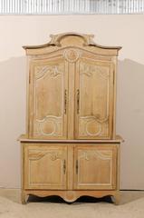 A Lovely French Buffet à Deux Corps Nicely Adorn w/ Pediment Bonnet, 19th C.