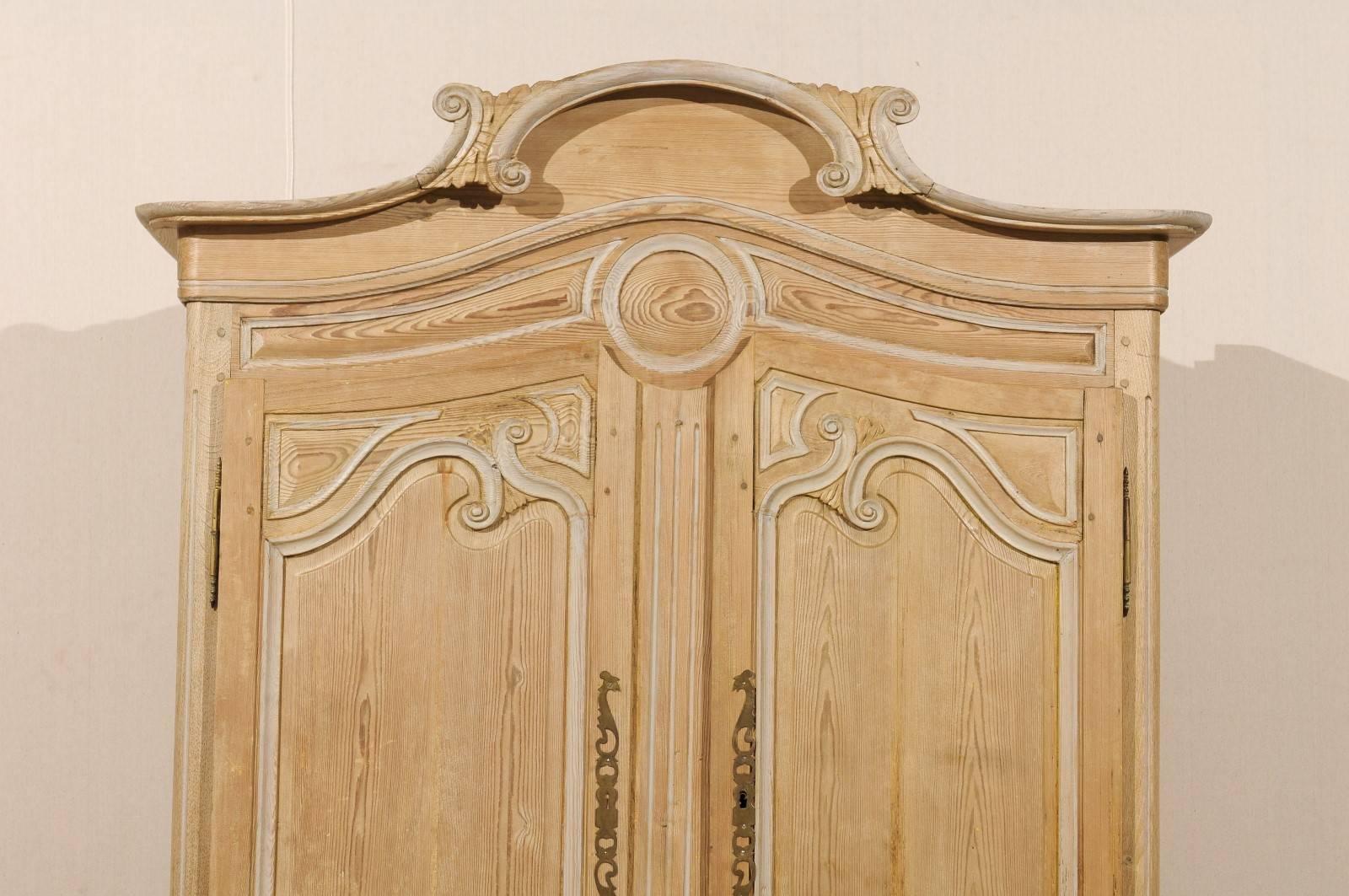 Painted A Lovely French Buffet à Deux Corps Nicely Adorn w/ Pediment Bonnet, 19th C.