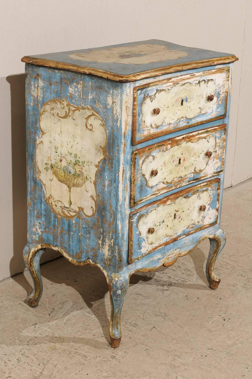 Italian Venetian 19th Century Chest with Original Blue and Off-White Paint In Good Condition In Atlanta, GA