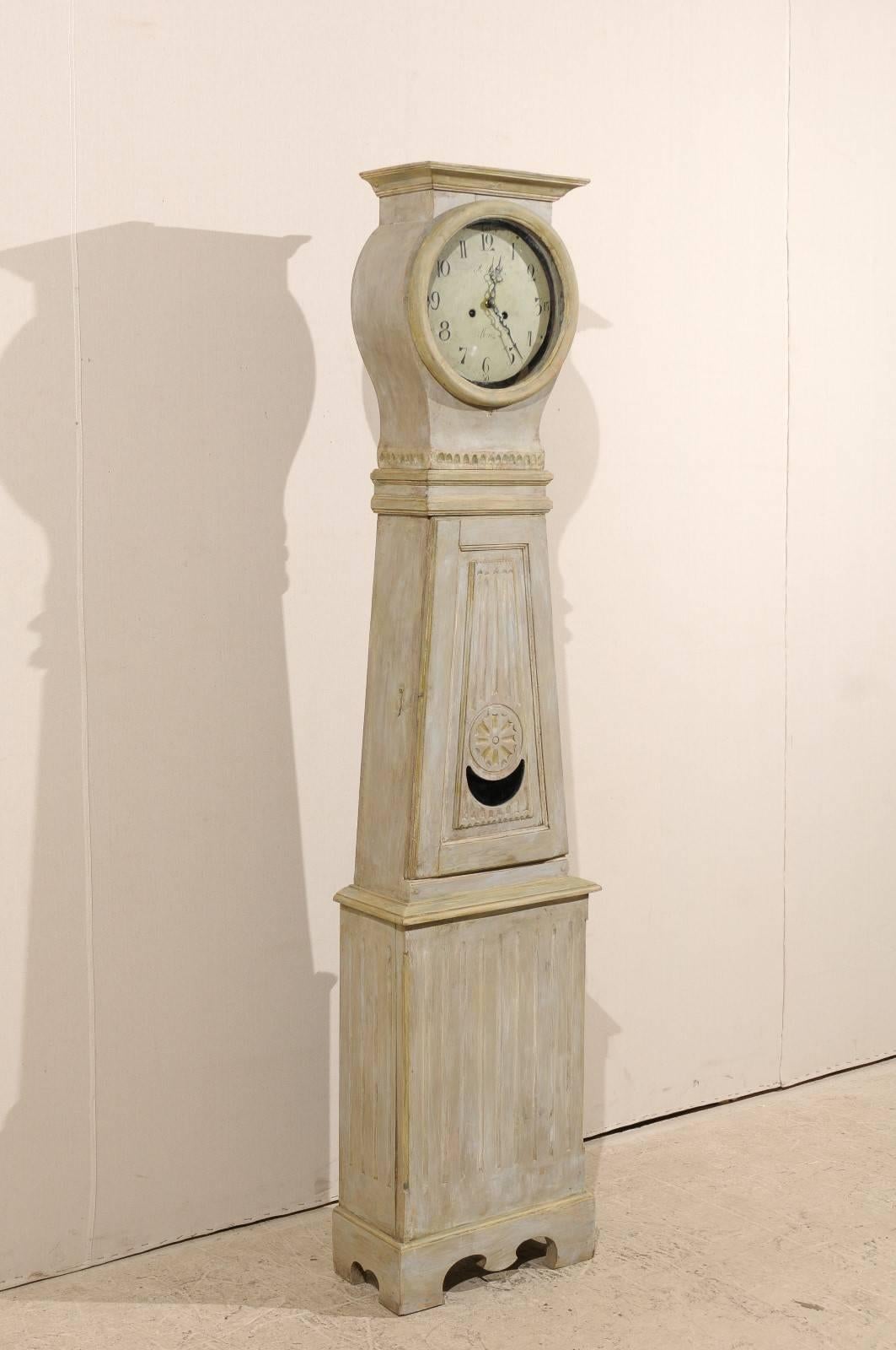 Sold Swedish Painted Wood Clock from the 19th Century with Half Moon Smile In Good Condition In Atlanta, GA
