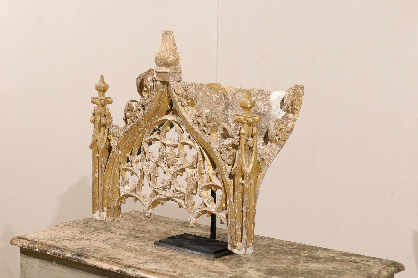 Italian 18th Century Gilded Wood Fragment on Stand with Intricate Carvings In Good Condition In Atlanta, GA