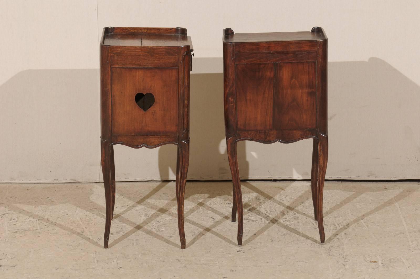 Pair of French Stained Wood Side Tables or Nightstands in Warm Cabernet Mahogany In Good Condition In Atlanta, GA
