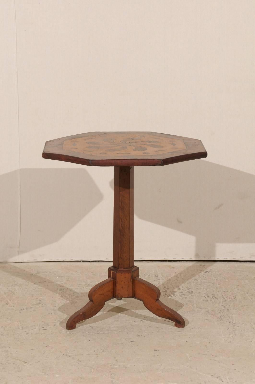 Italian 19th Century Octagonal Occasional Table with Inlaid Floral Design 1