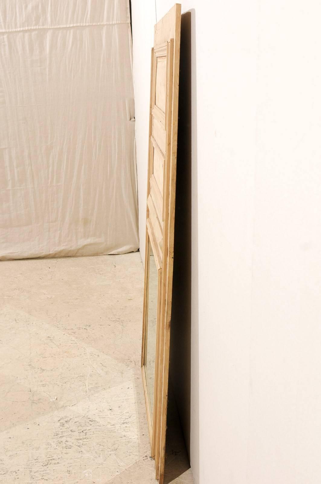 Espejo francés de muelle Trumeau de madera de pino del siglo XIX con grai de madera bien visible en venta 2