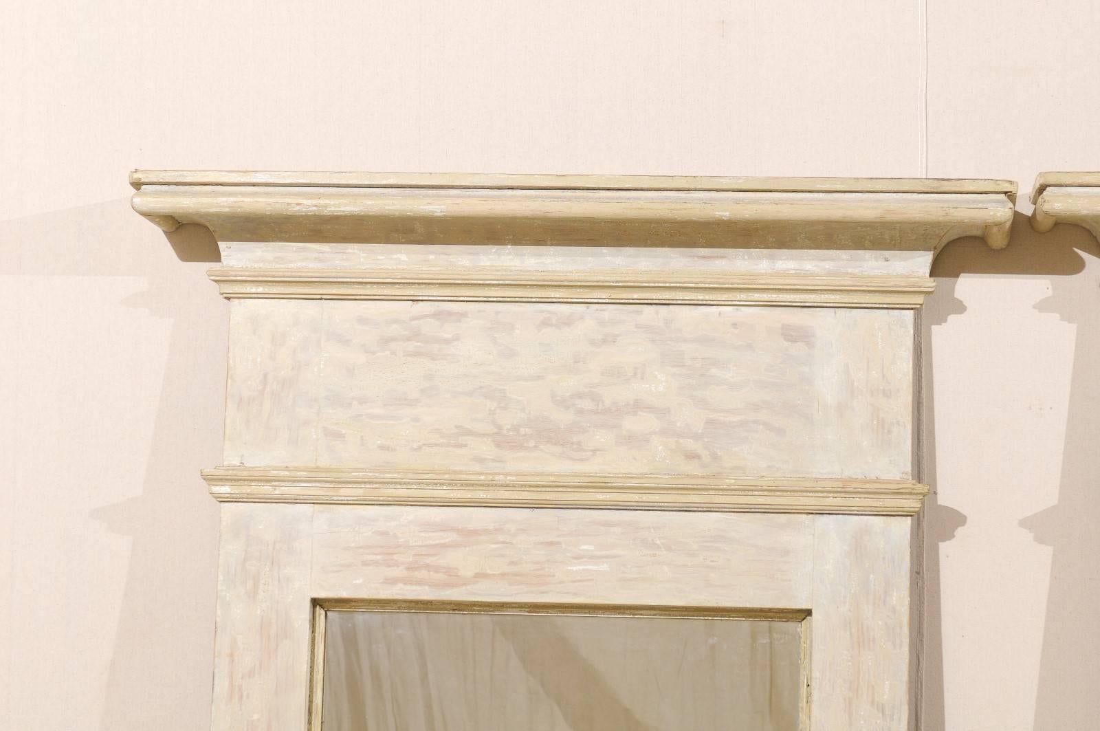 Paar großformatige bemalte Wood Trumeau Spiegel mit Scraped Finish (21. Jahrhundert und zeitgenössisch) im Angebot