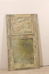 Specchio Trumeau del XIX secolo francese con pesanti anticature e finitura in legno beige scrostato