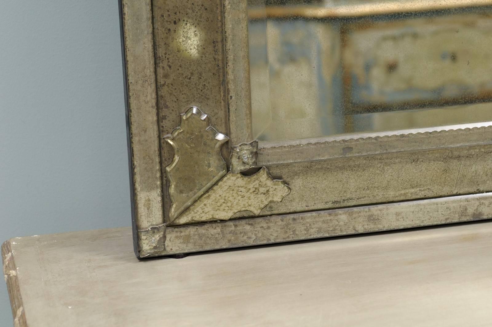 Miroir Magnifique miroir de style vénitien « Milan », argenté à la main avec panneau central rehaussé en vente