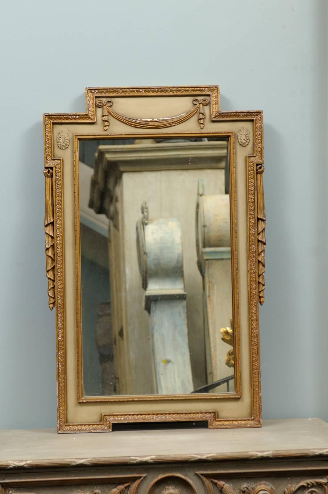 Pair of Swedish Early 20th Century Gilded and Painted Mirrors In Good Condition For Sale In Atlanta, GA