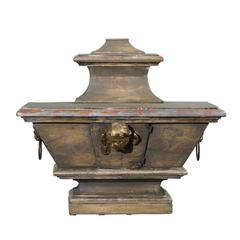 Reliquiario italiano in legno dipinto e dorato del XIX secolo con volto d'angelo