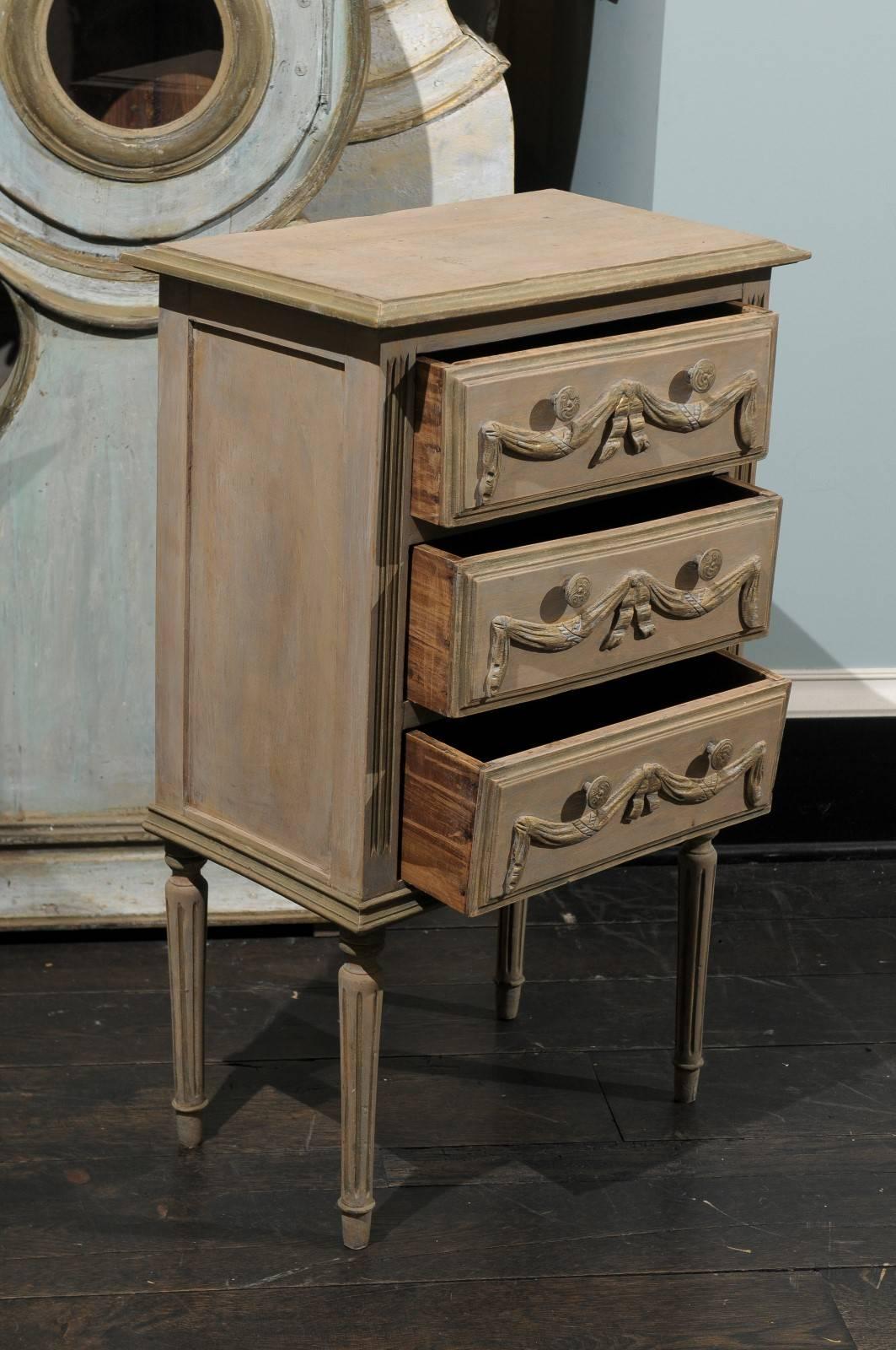 French Small Size Painted Wood Three-Drawer Chest from the Mid-20th Century In Good Condition For Sale In Atlanta, GA