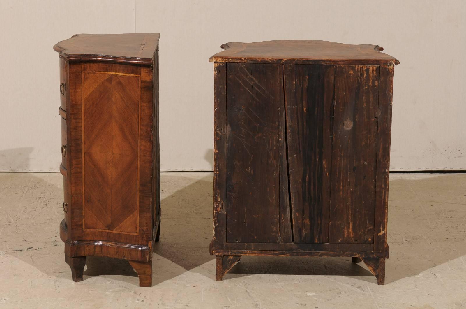 Pair of Italian Serpentine Commodini with Marquetry Inlay from the 19th Century 5