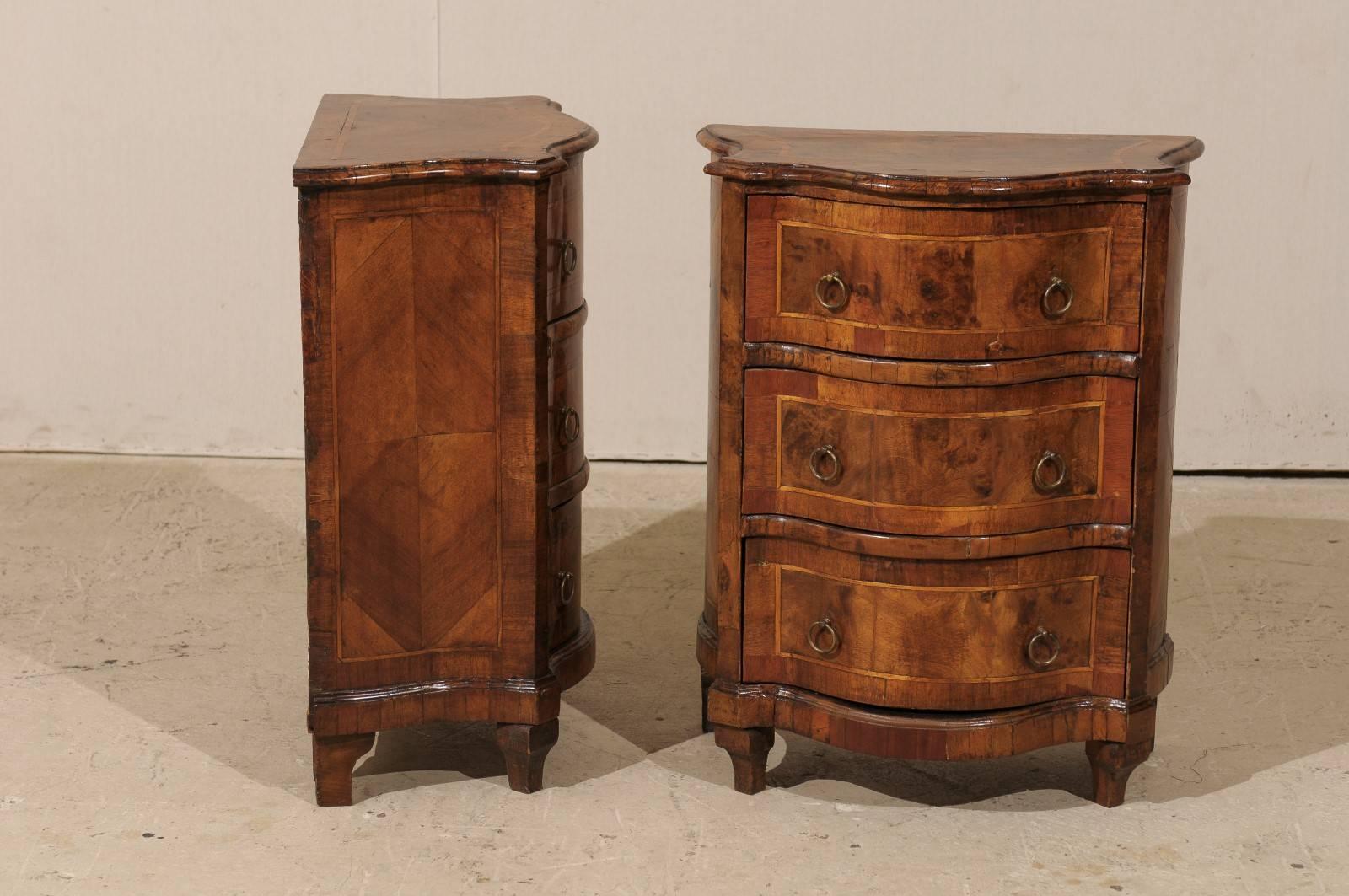 Pair of Italian Serpentine Commodini with Marquetry Inlay from the 19th Century In Good Condition In Atlanta, GA