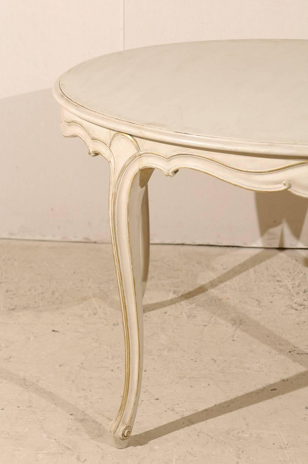 French Louis XV Wood Round Top Centre Table, Neutral Beige with Gilded Accents In Good Condition In Atlanta, GA