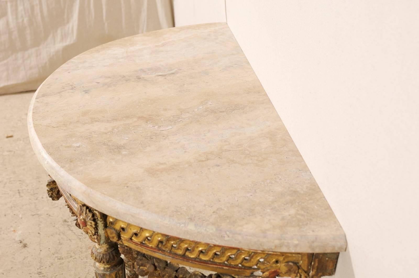 Marbre A.C.I.C. Table demi-console en bois sculpté et doré avec plateau en marbre en vente