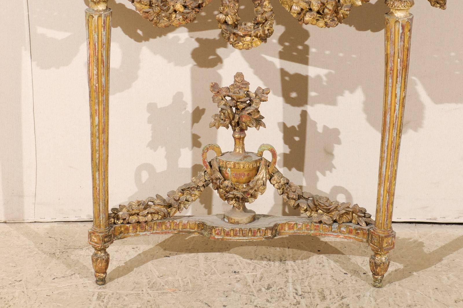 Doré A.C.I.C. Table demi-console en bois sculpté et doré avec plateau en marbre en vente