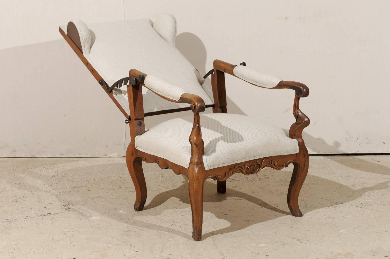 18th Century and Earlier 18th Century Italian Wooden Reclining Armchair Upholstered in Belgian Linen