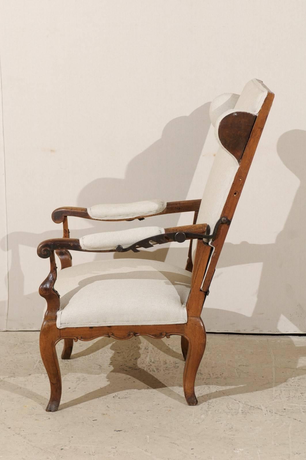 18th Century Italian Wooden Reclining Armchair Upholstered in Belgian Linen In Good Condition In Atlanta, GA