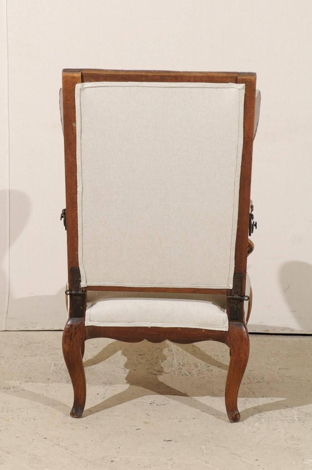 18th Century Italian Wooden Reclining Armchair Upholstered in Belgian Linen 4
