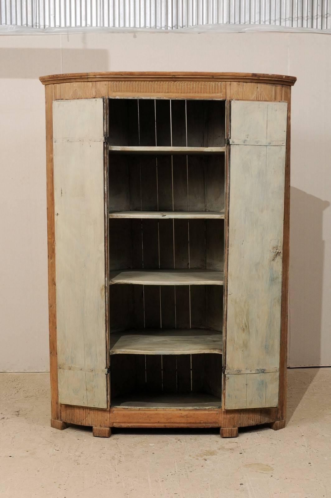 19th Century Period Gustavian Corner Cabinet, Vertical Reeds and Natural Wood For Sale 1