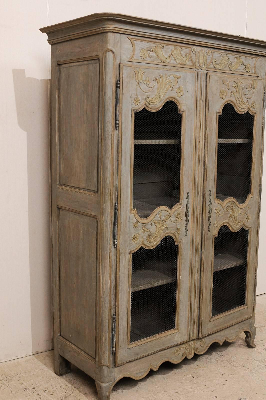 French Painted Wood Two-Door Cabinet from the Early 20th Century, Taupe & Blue 3