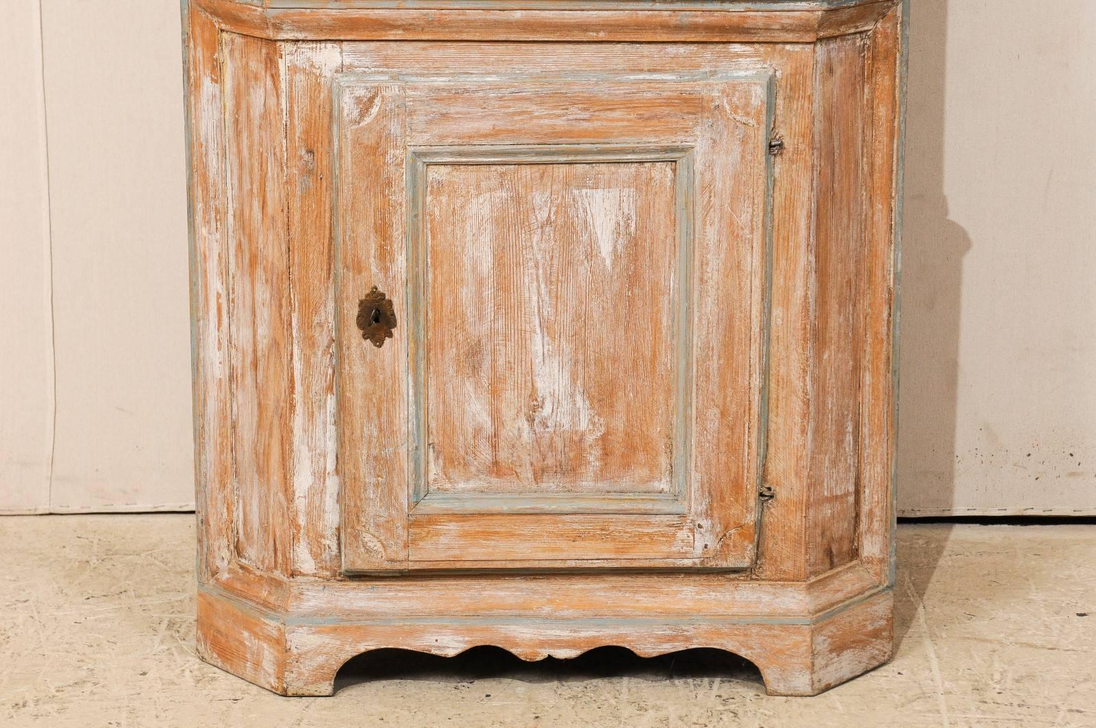 18th Century A Swedish Late-Baroque Corner Cabinet with Pediment Cornice & Scalloped Base For Sale