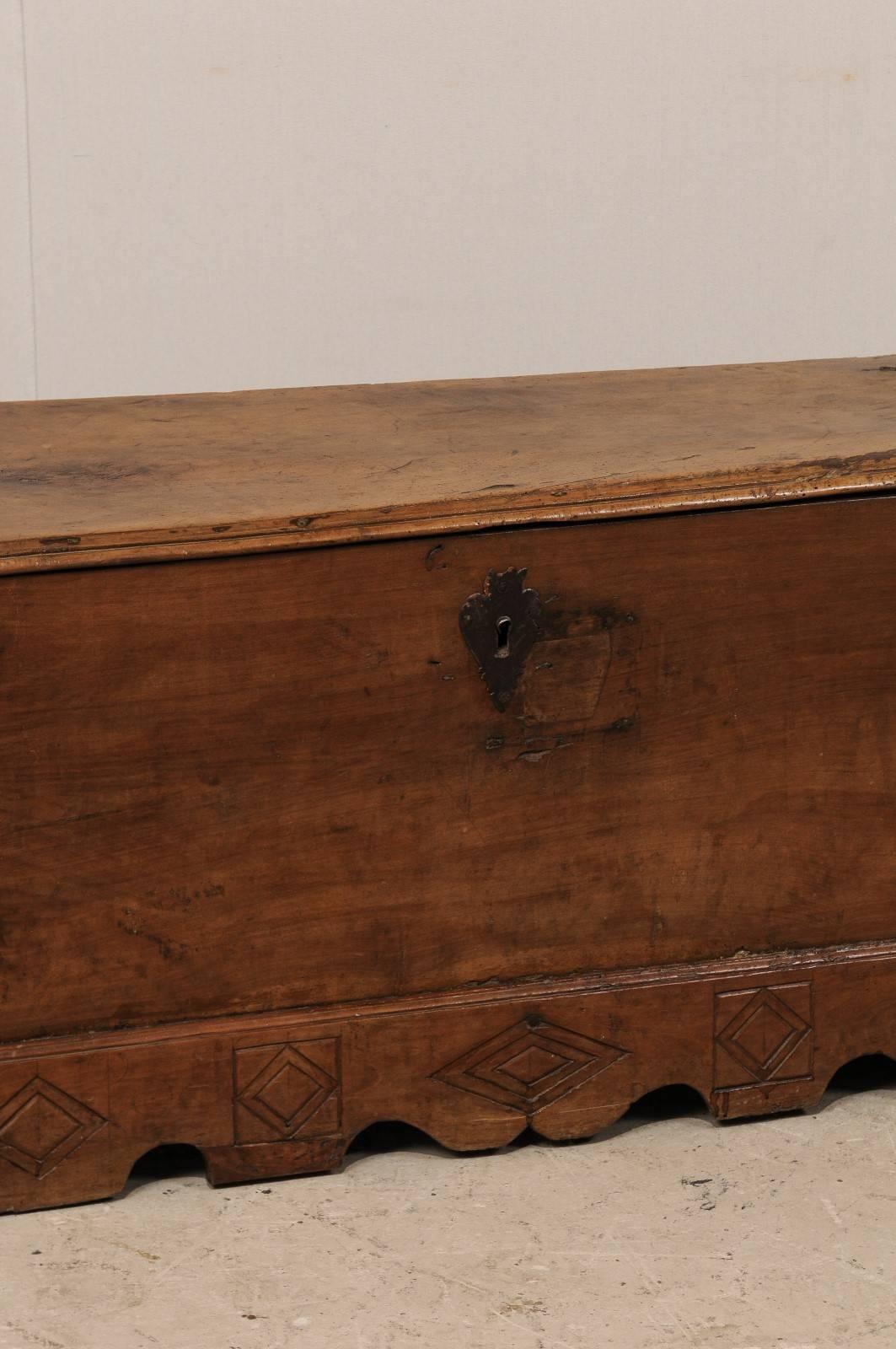 Spanish 18th Century Large-Size Carved-Wood Coffer or Trunk with Scalloped Skirt In Good Condition In Atlanta, GA