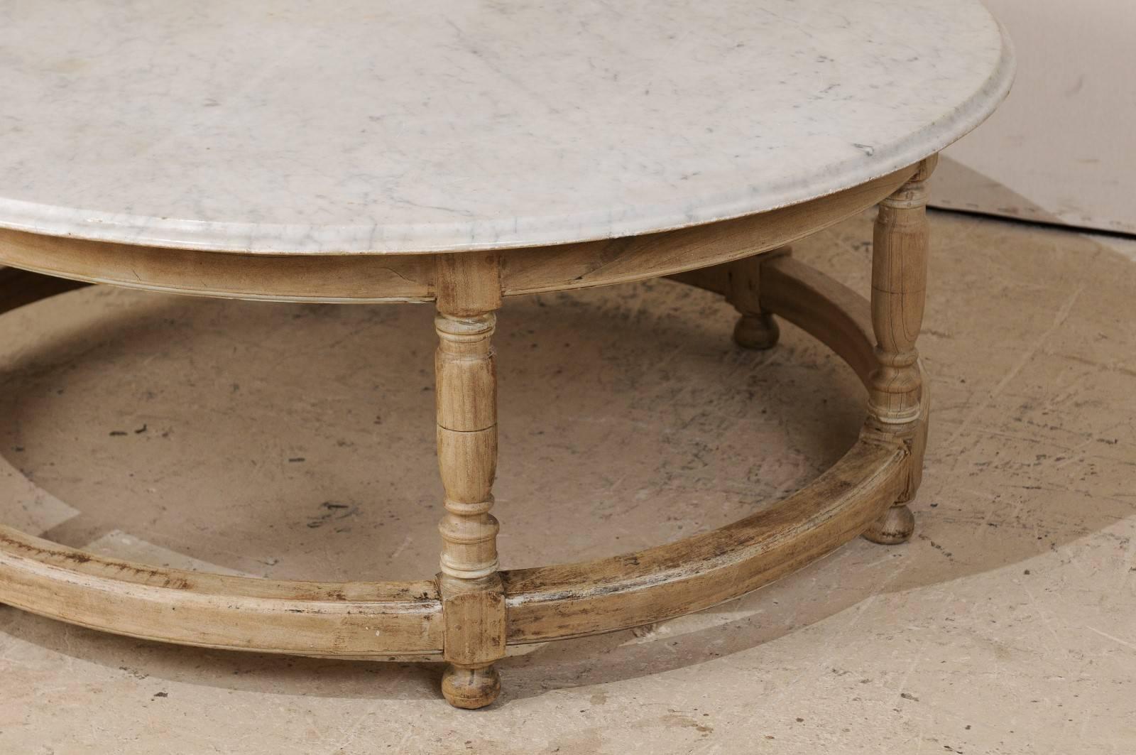 White Marble Top French Over-Sized Round Wood Coffee Table with Turned Legs In Good Condition In Atlanta, GA