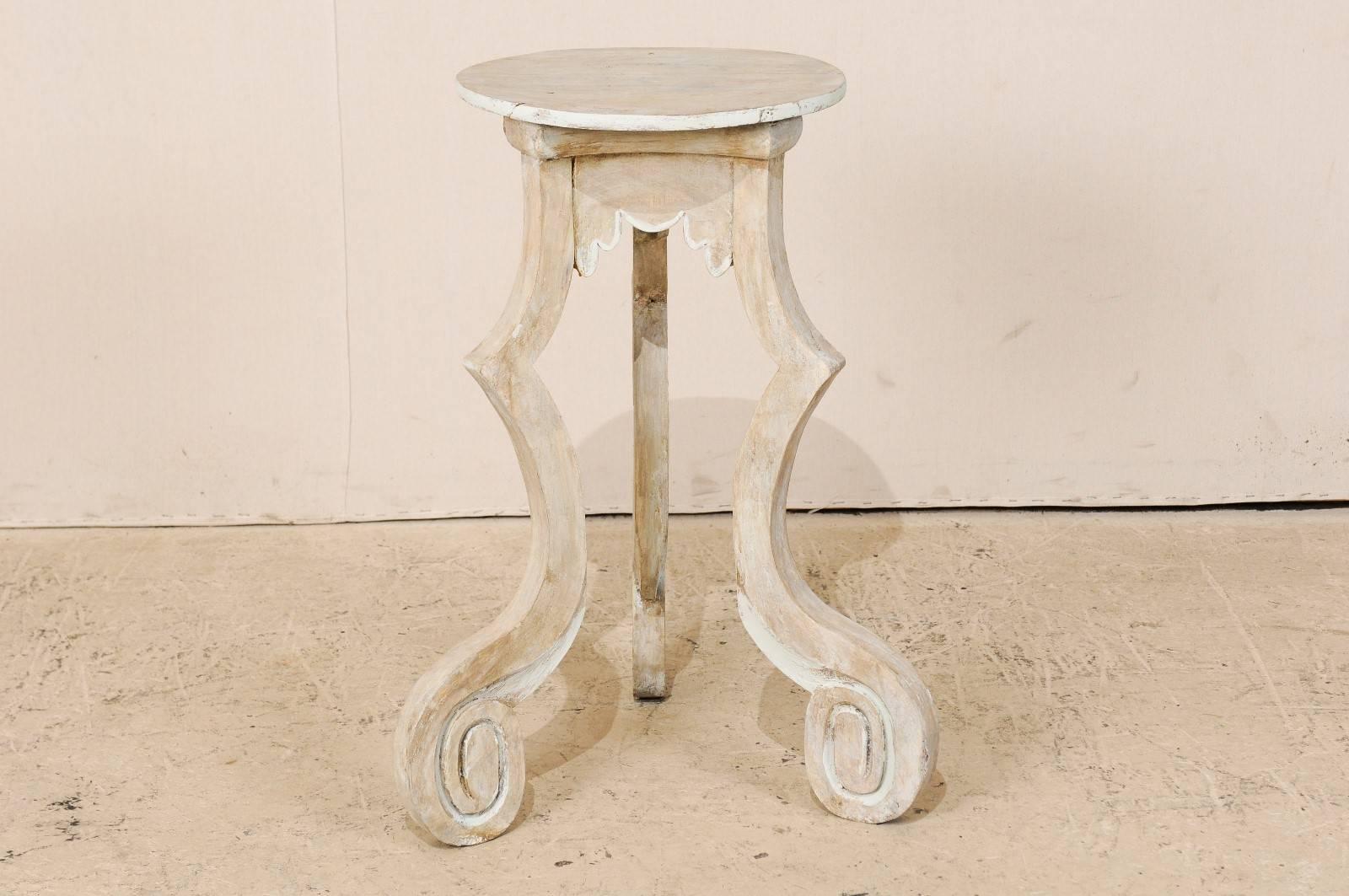 Spanish Painted Wood Table Stand or Side Table in Light Beige Color, Three Legs In Good Condition In Atlanta, GA