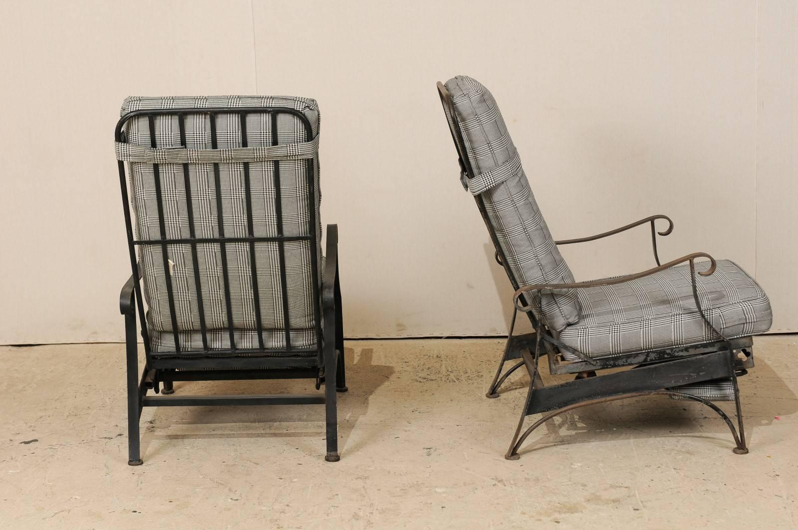 Pair of Mid-Century Reclining Patio Lounge Arm Chairs w/ Extendable Foot-Rests In Good Condition For Sale In Atlanta, GA