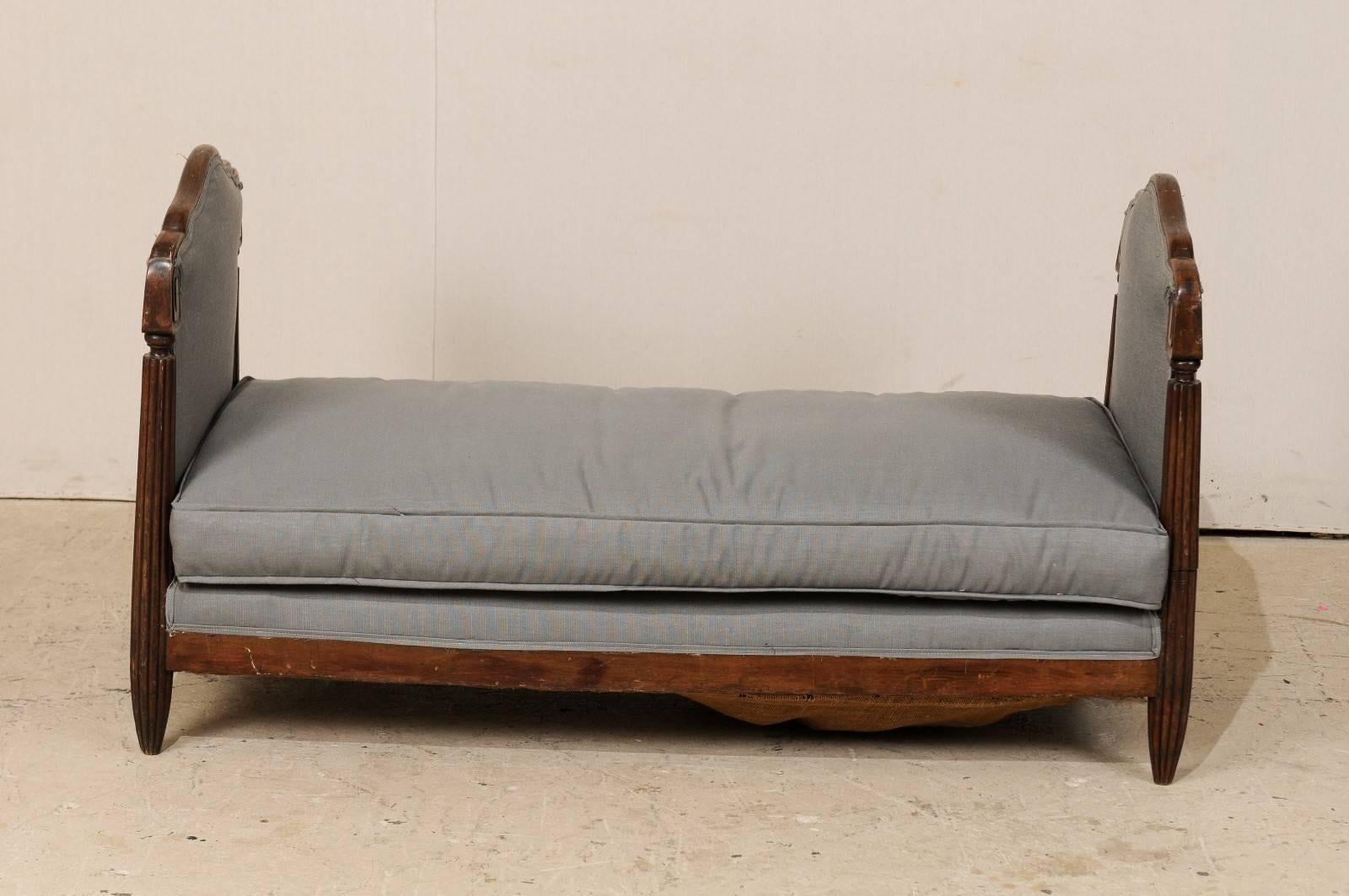 French Deco Lit De Jour (Daybed) with Drop Down Arm/Footboard, Early 20th C. In Good Condition In Atlanta, GA