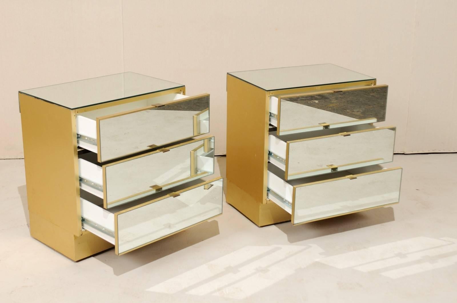 Sleek Pair of Modern Style Three-Drawer Mirrored Vintage Chests with Gold Color For Sale 1