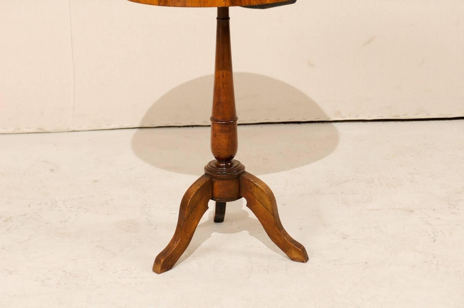 Italian 19th Century Round Fruitwood Pedestal Table with Compass Star Inlay In Good Condition In Atlanta, GA