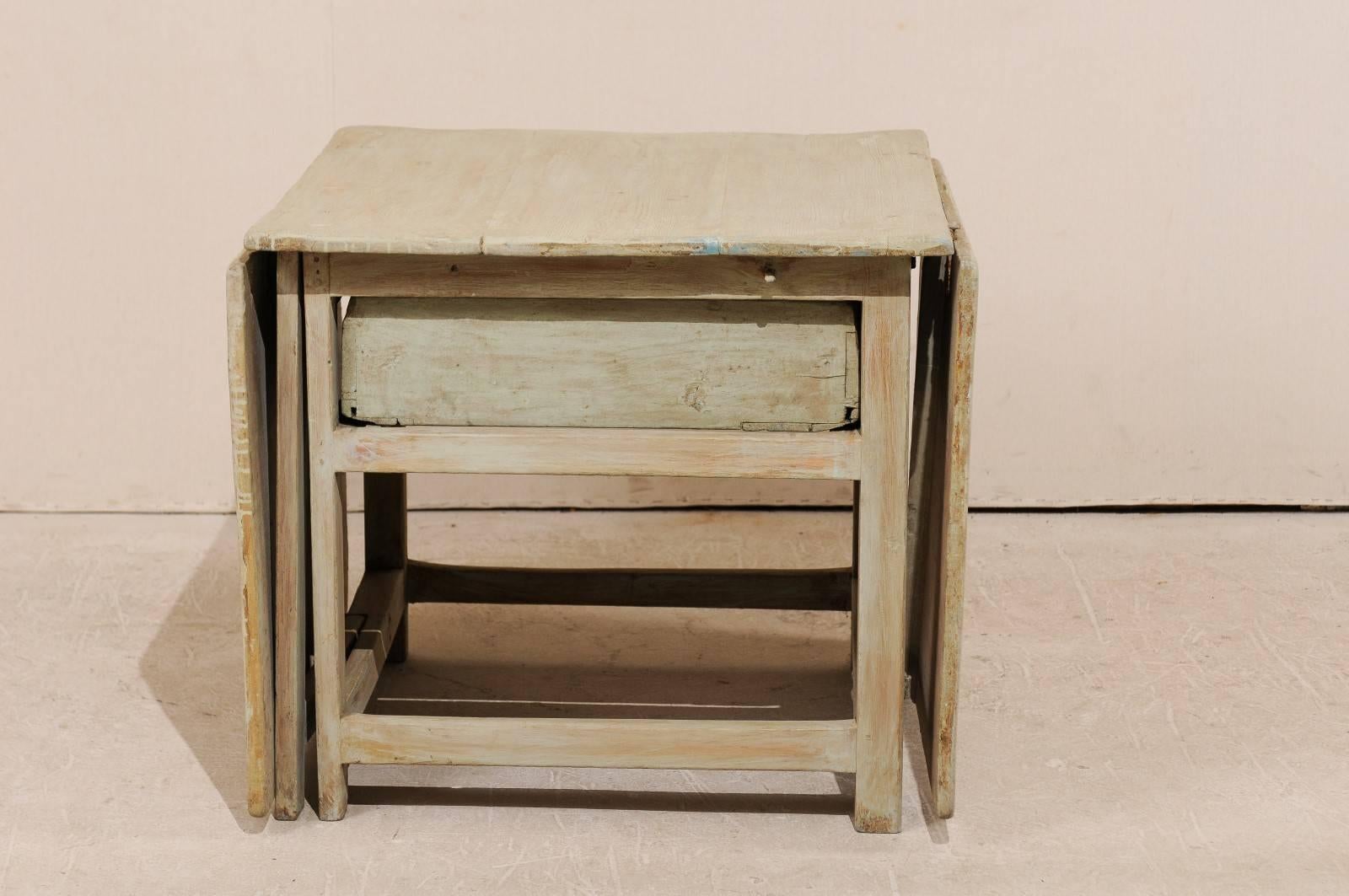 Swedish 18th Century Painted Wood Drop-Leaf Table with Gate-Leg and Drawer For Sale 5