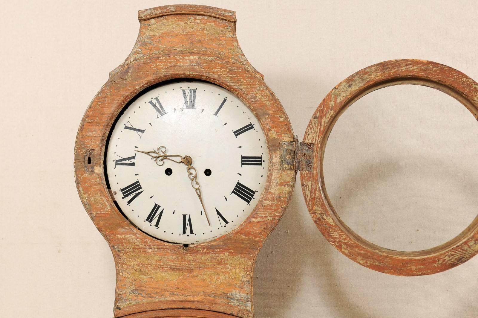 Horloge de parquet/de sol suédoise du 19ème siècle en bois peint avec finition découpée en vente 1