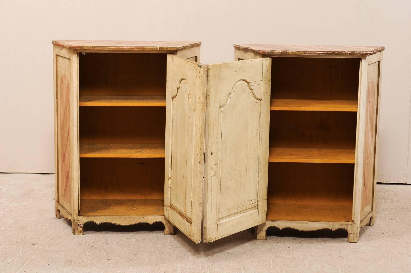 Pair of Italian Early 20th Century Small Painted Wood Commodini with Faux Marble For Sale 1