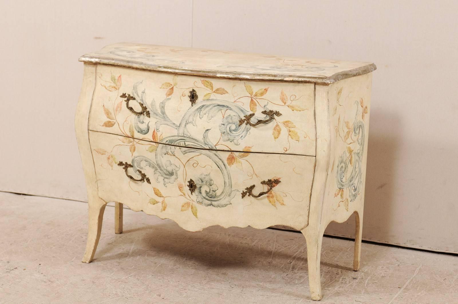Italian Hand-Painted Early 20th Century Bombé Chest of Drawers in Cream Color In Good Condition In Atlanta, GA