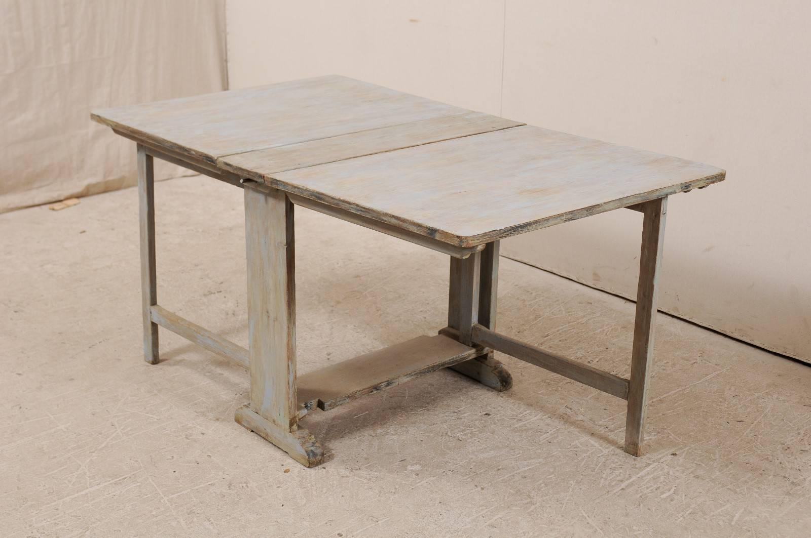 Swedish, 19th Century Drop-Leaf/Gate Leg Painted Light Blue Grey Wood Table In Good Condition In Atlanta, GA