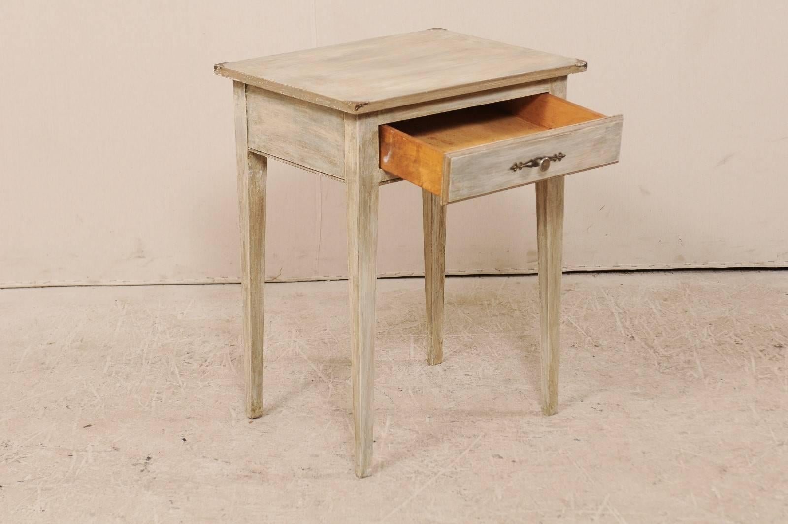 Mid-20th Century Single Drawer Petite Accent Table with Elegant Brass Hardware In Good Condition In Atlanta, GA