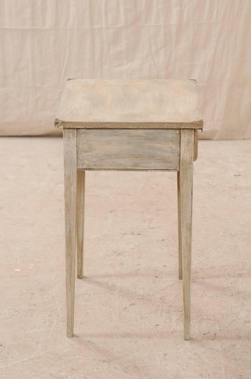 Mid-20th Century Single Drawer Petite Accent Table with Elegant Brass Hardware 4