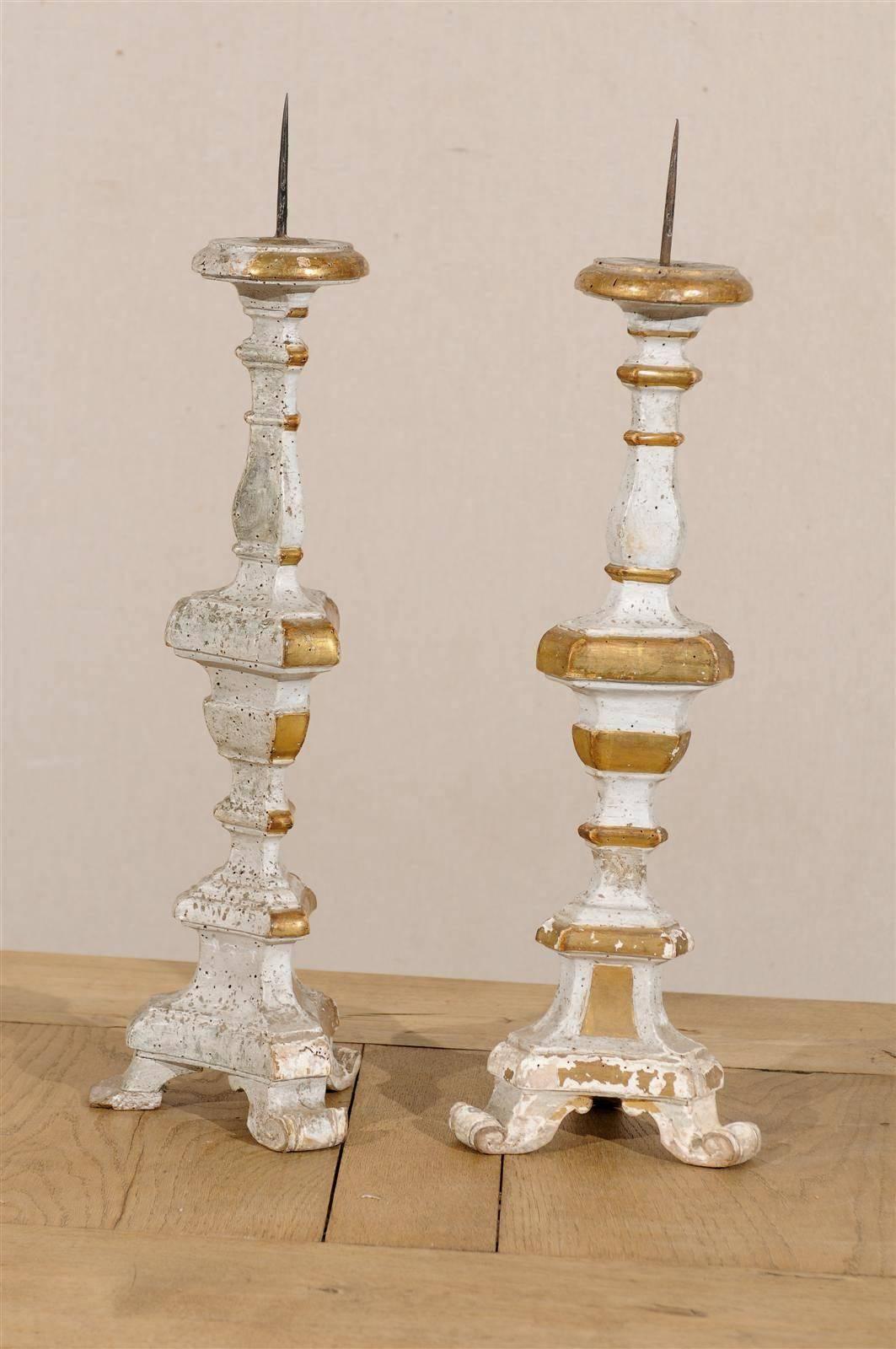 Carved Pair of Italian 19th Century Painted Cream and Gilded Wood Candlesticks For Sale