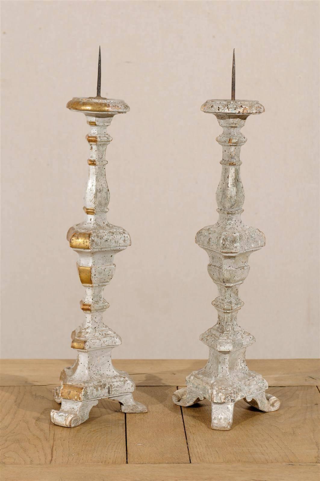 Pair of Italian 19th Century Painted Cream and Gilded Wood Candlesticks For Sale 2